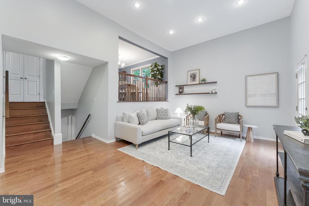 6416 SEVEN OAKS COURT