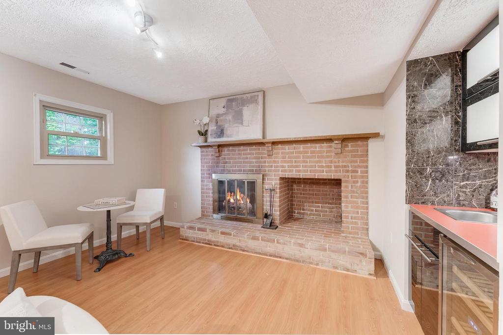6416 SEVEN OAKS COURT