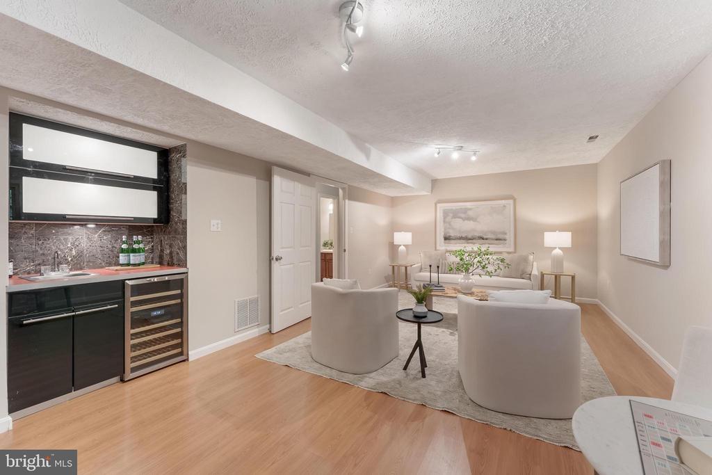 6416 SEVEN OAKS COURT