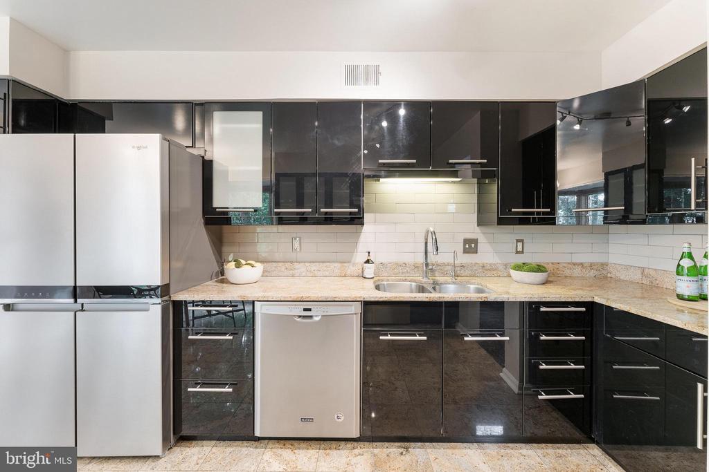 6416 SEVEN OAKS COURT