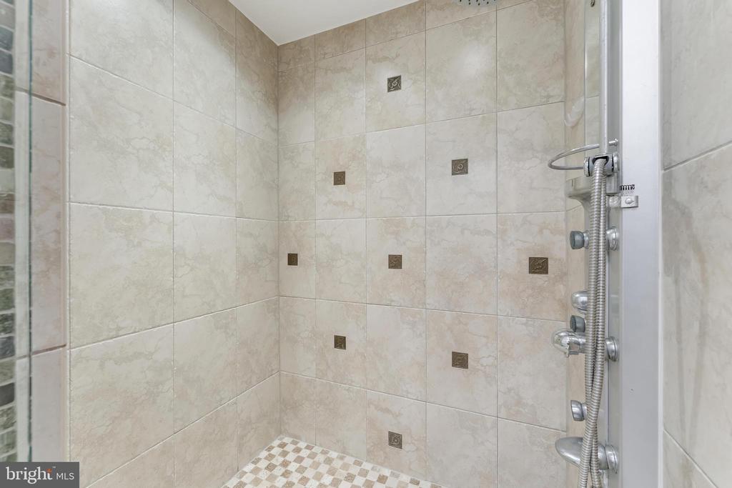 6416 SEVEN OAKS COURT