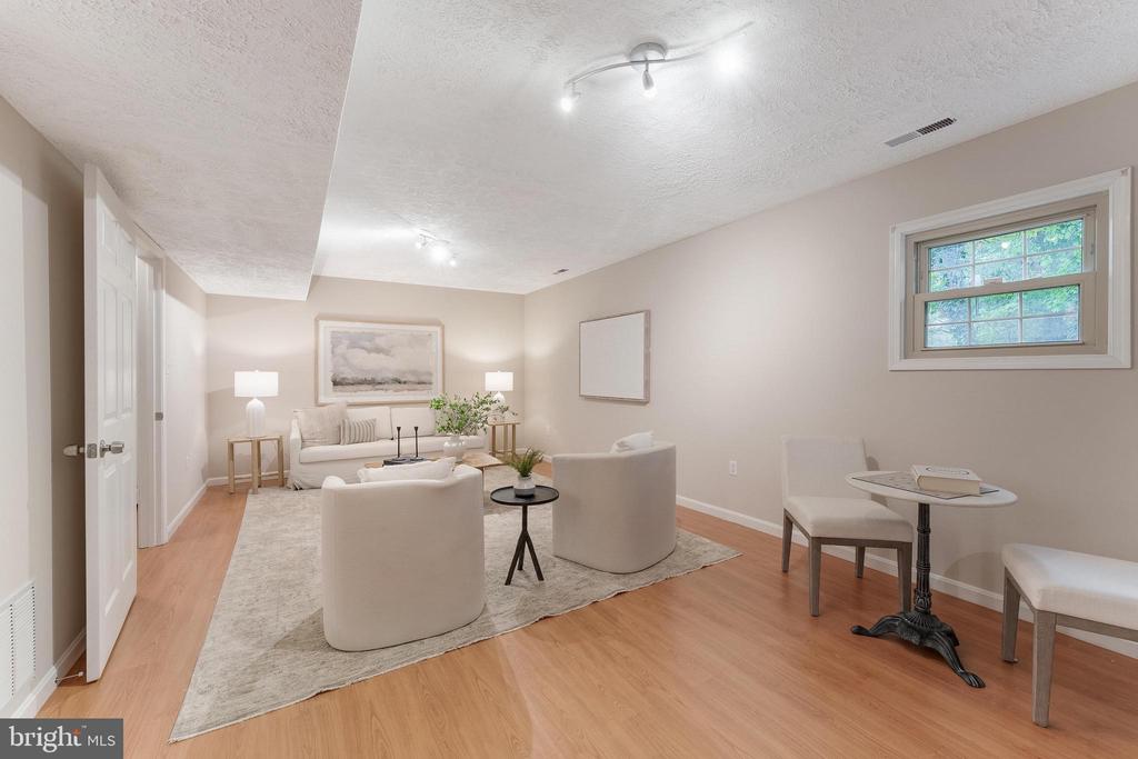 6416 SEVEN OAKS COURT