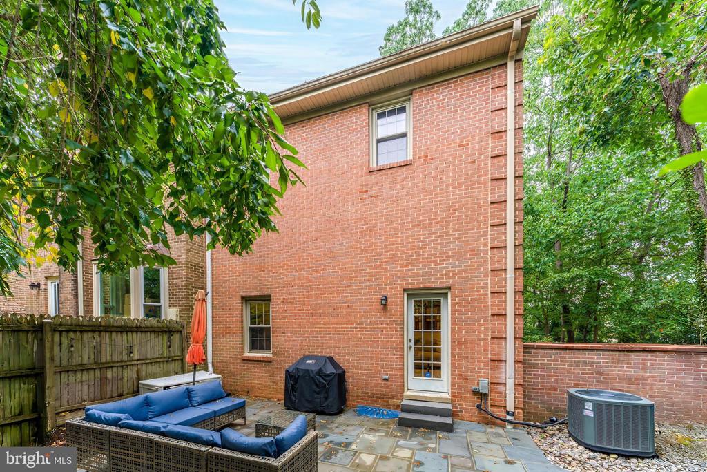 6416 SEVEN OAKS COURT