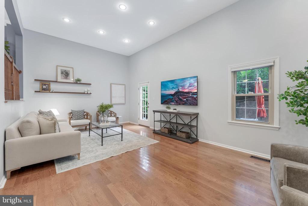 6416 SEVEN OAKS COURT