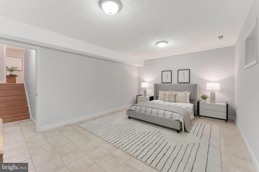 6416 SEVEN OAKS COURT