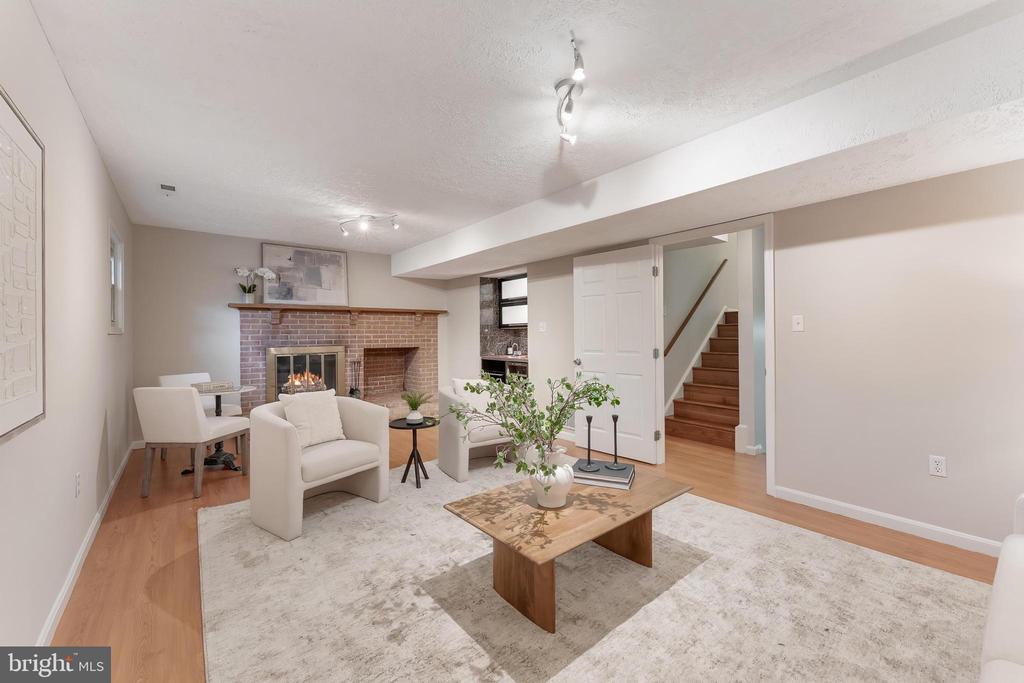 6416 SEVEN OAKS COURT