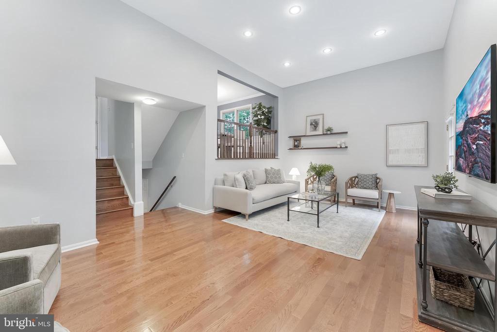 6416 SEVEN OAKS COURT