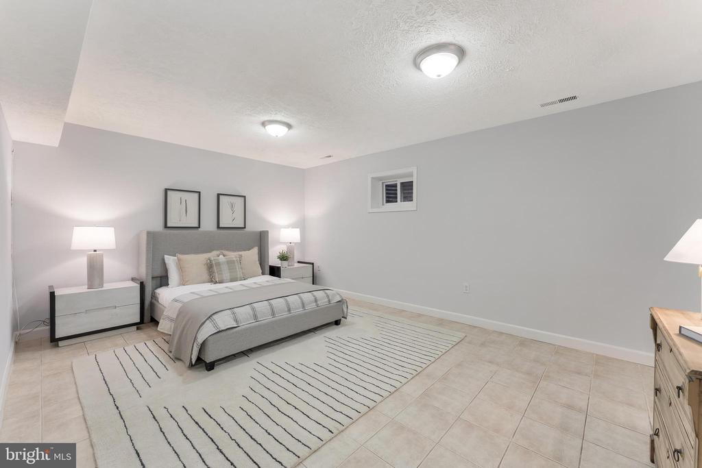 6416 SEVEN OAKS COURT