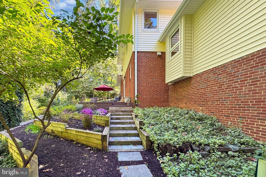 3516 HIGHVIEW PLACE