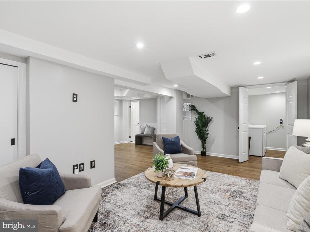6437 SPRING TERRACE