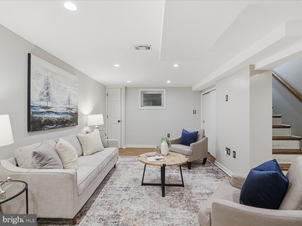 6437 SPRING TERRACE