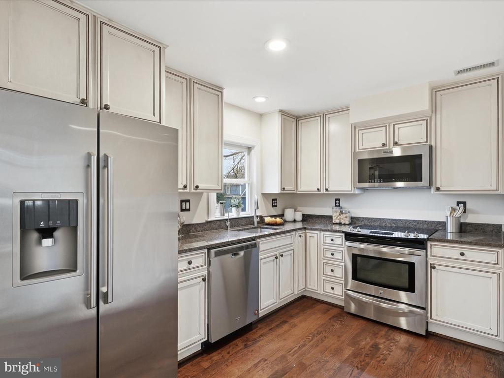 6437 SPRING TERRACE