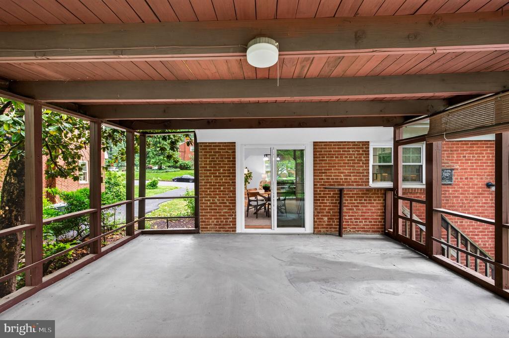 6538 OAKWOOD DRIVE