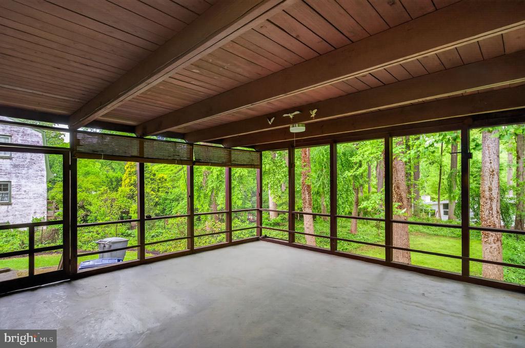 6538 OAKWOOD DRIVE