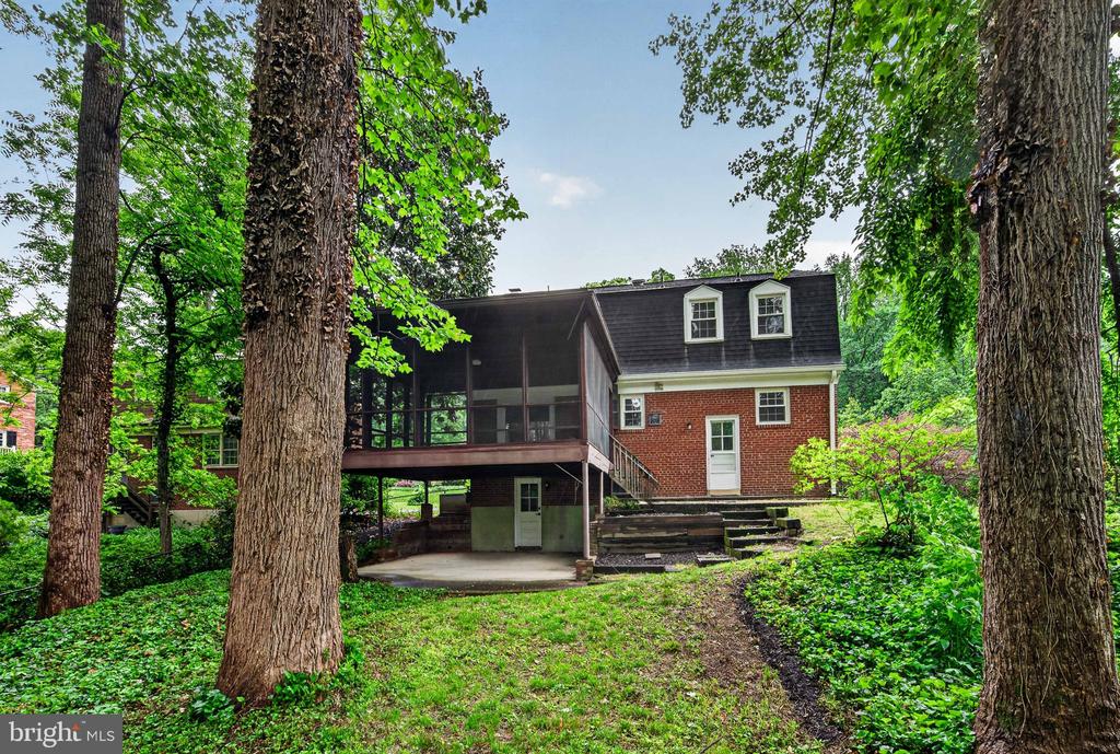 6538 OAKWOOD DRIVE