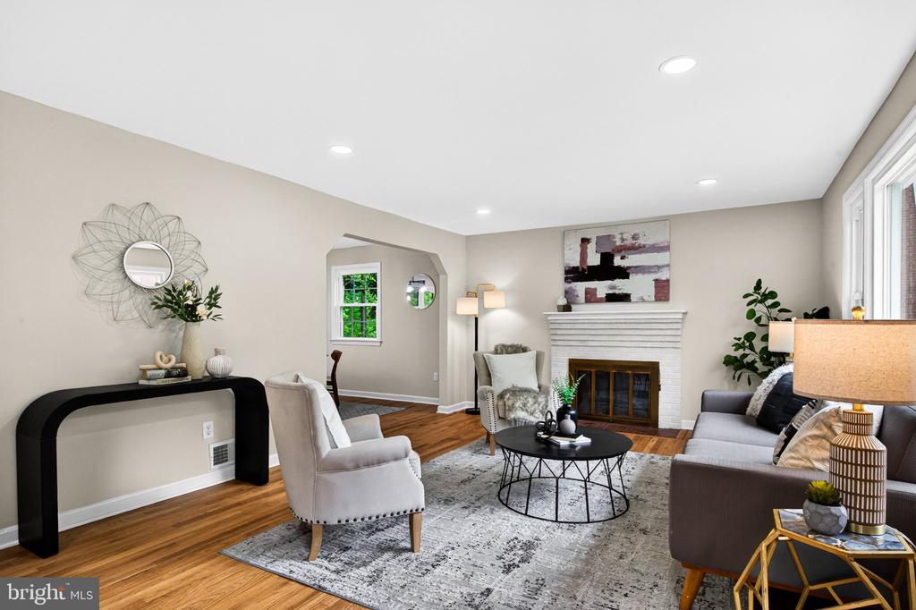 6538 OAKWOOD DRIVE