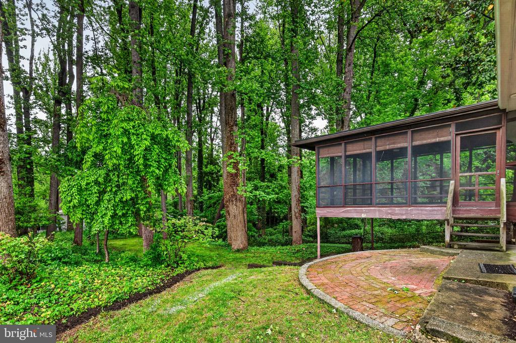6538 OAKWOOD DRIVE