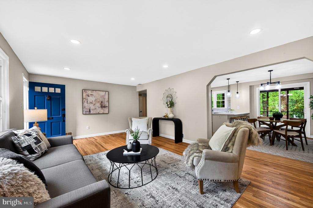 6538 OAKWOOD DRIVE