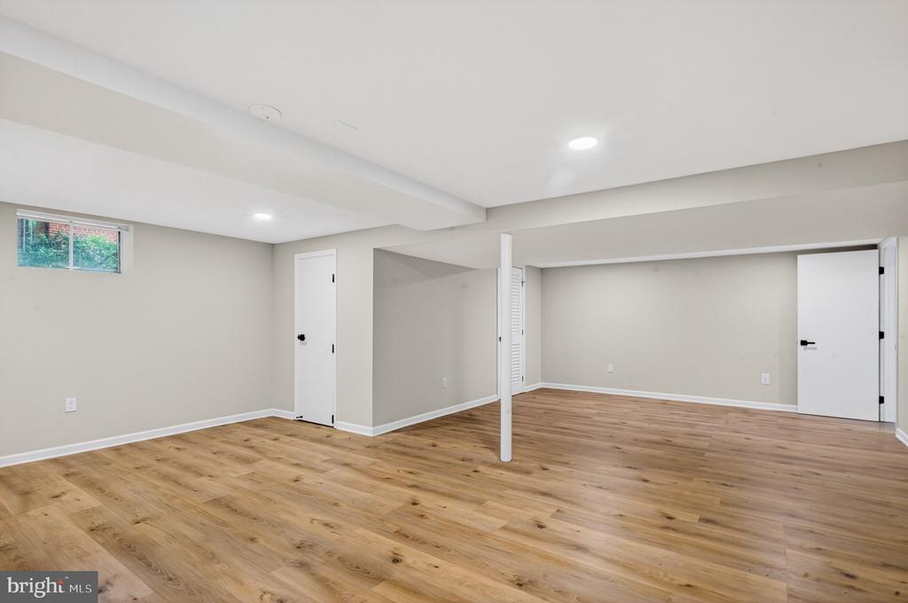 6538 OAKWOOD DRIVE