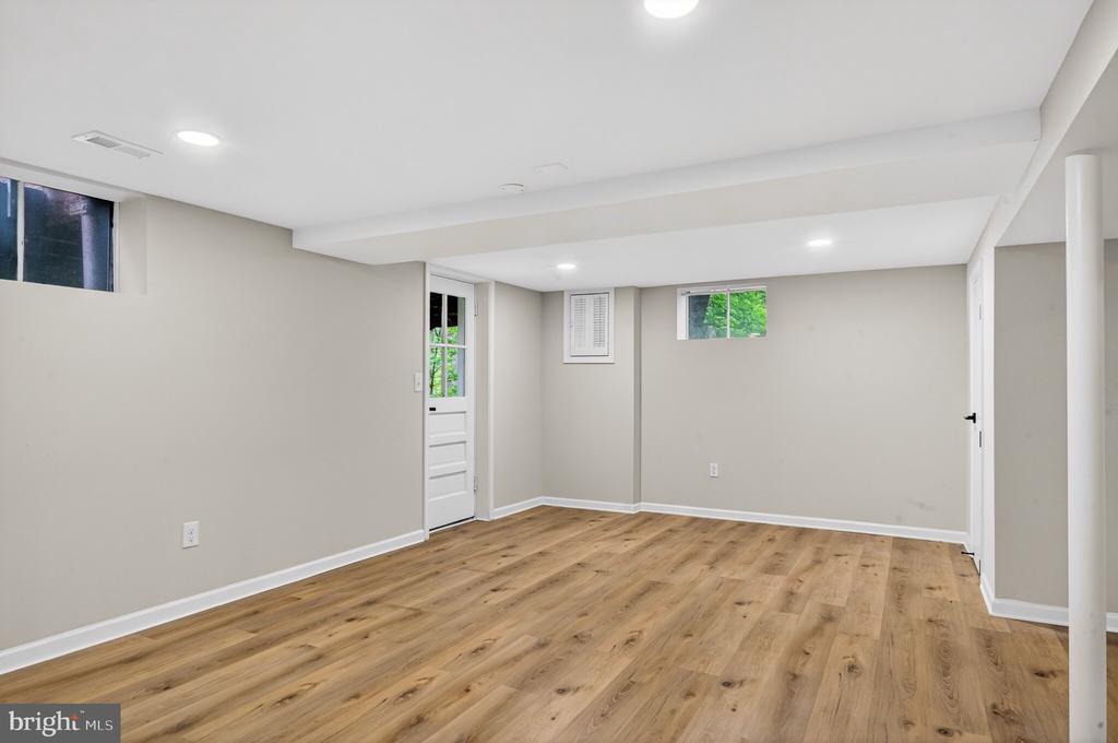 6538 OAKWOOD DRIVE