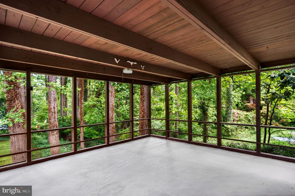 6538 OAKWOOD DRIVE