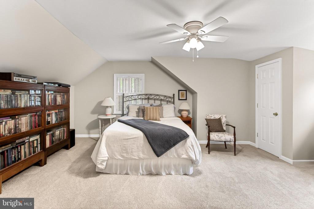 3304 SLADE RUN DRIVE