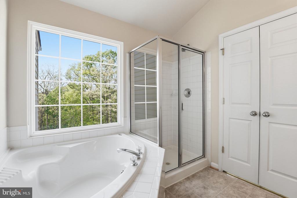 9814 CHESHIRE RIDGE CIRCLE