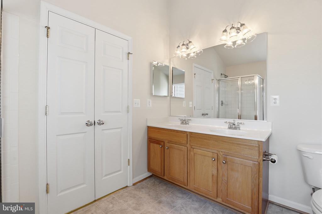 9814 CHESHIRE RIDGE CIRCLE