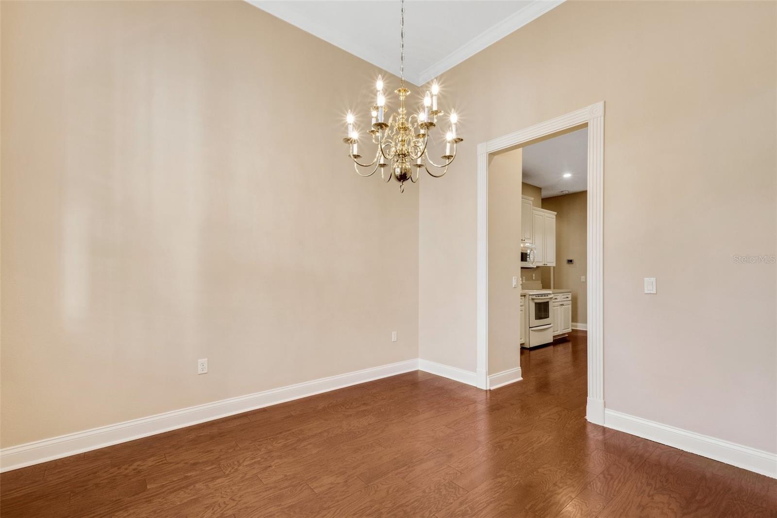 1446 ROYAL FOREST LN