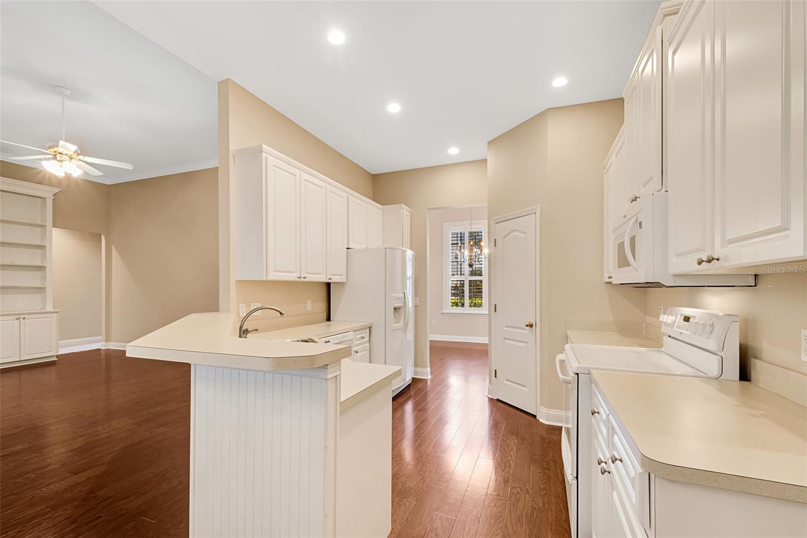 1446 ROYAL FOREST LN