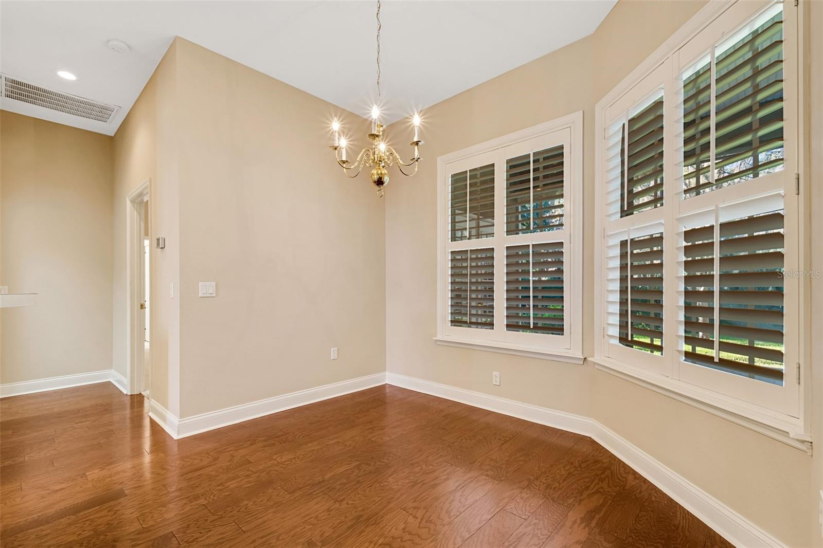 1446 ROYAL FOREST LN