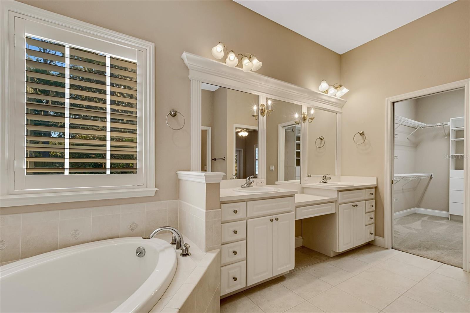 1446 ROYAL FOREST LN