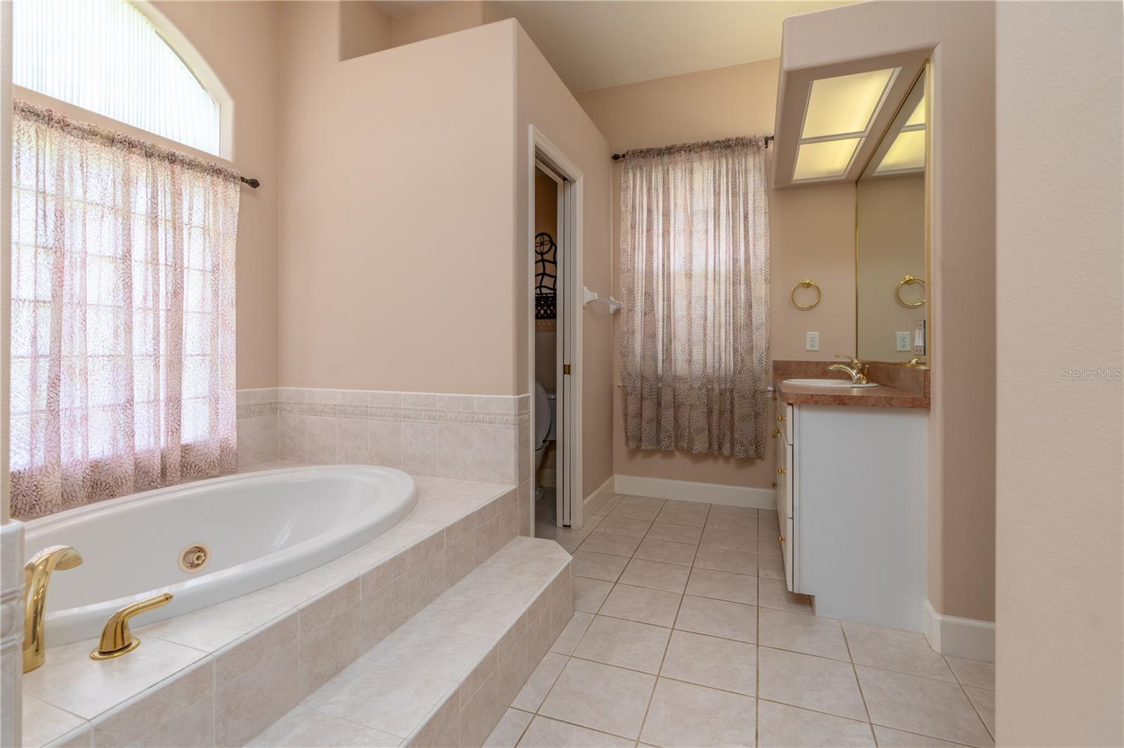 134 RUBY LAKE DR