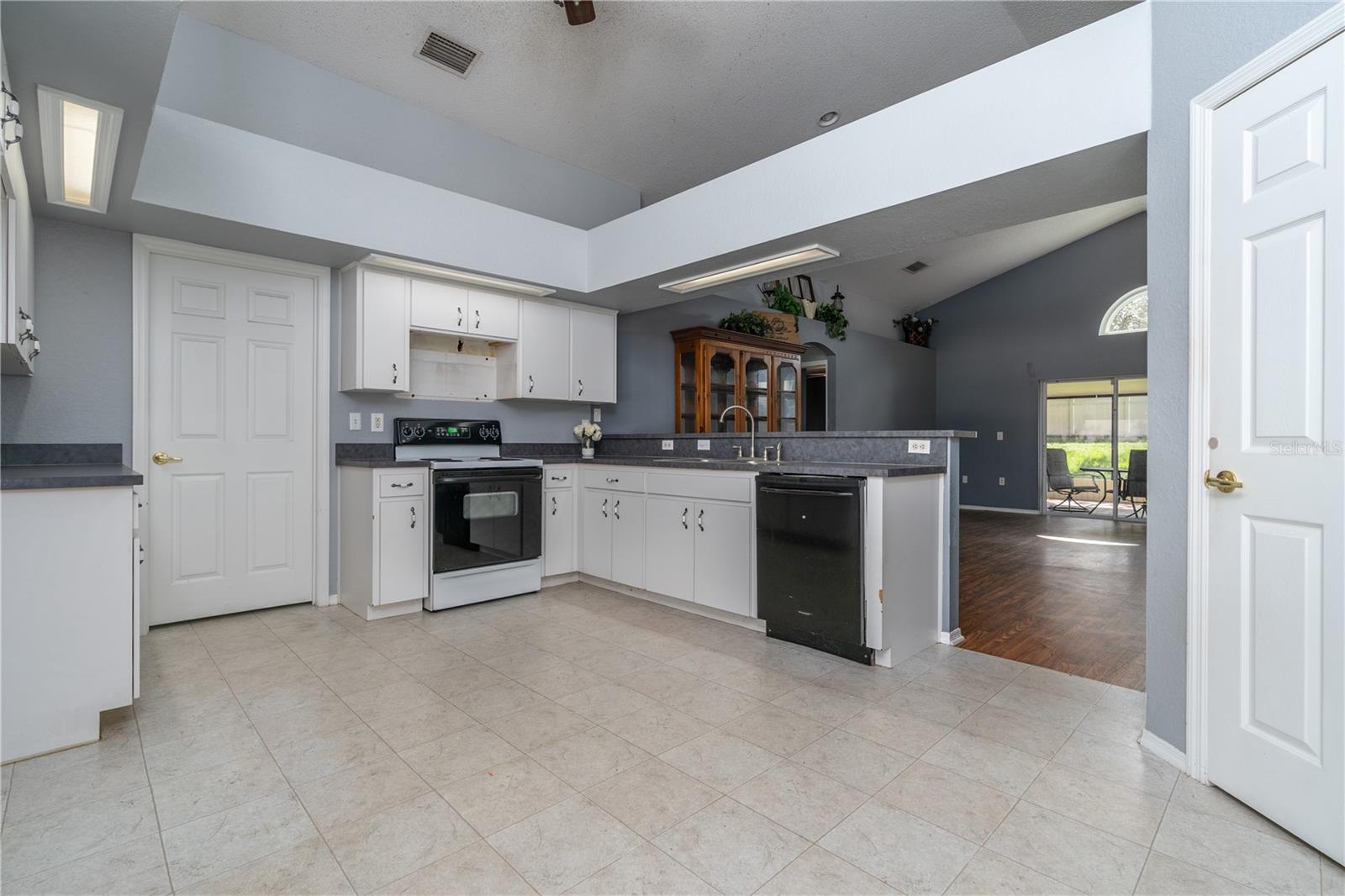 5525 BEVERLY RISE BLVD