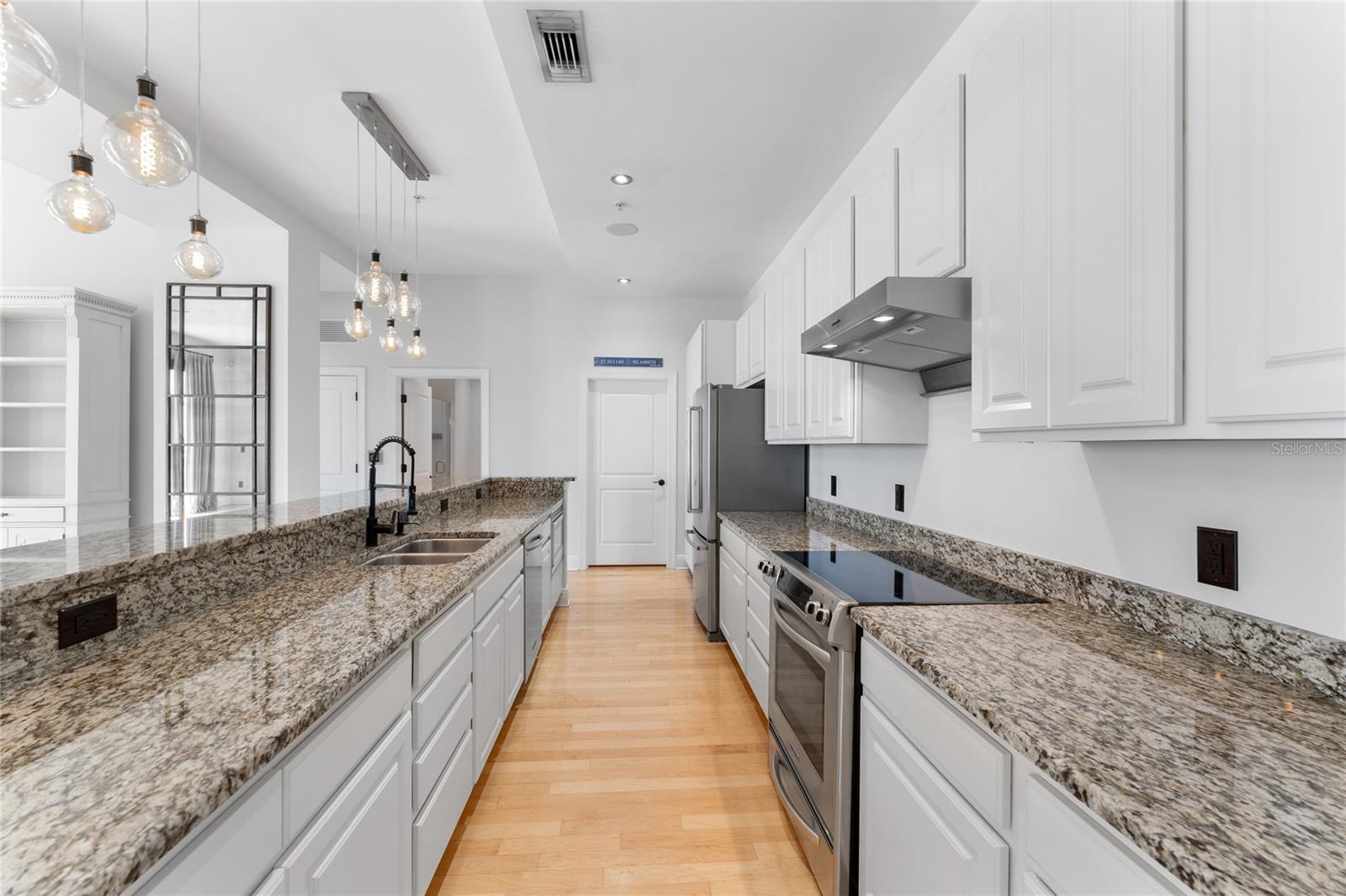 1238 E KENNEDY BLVD #1003