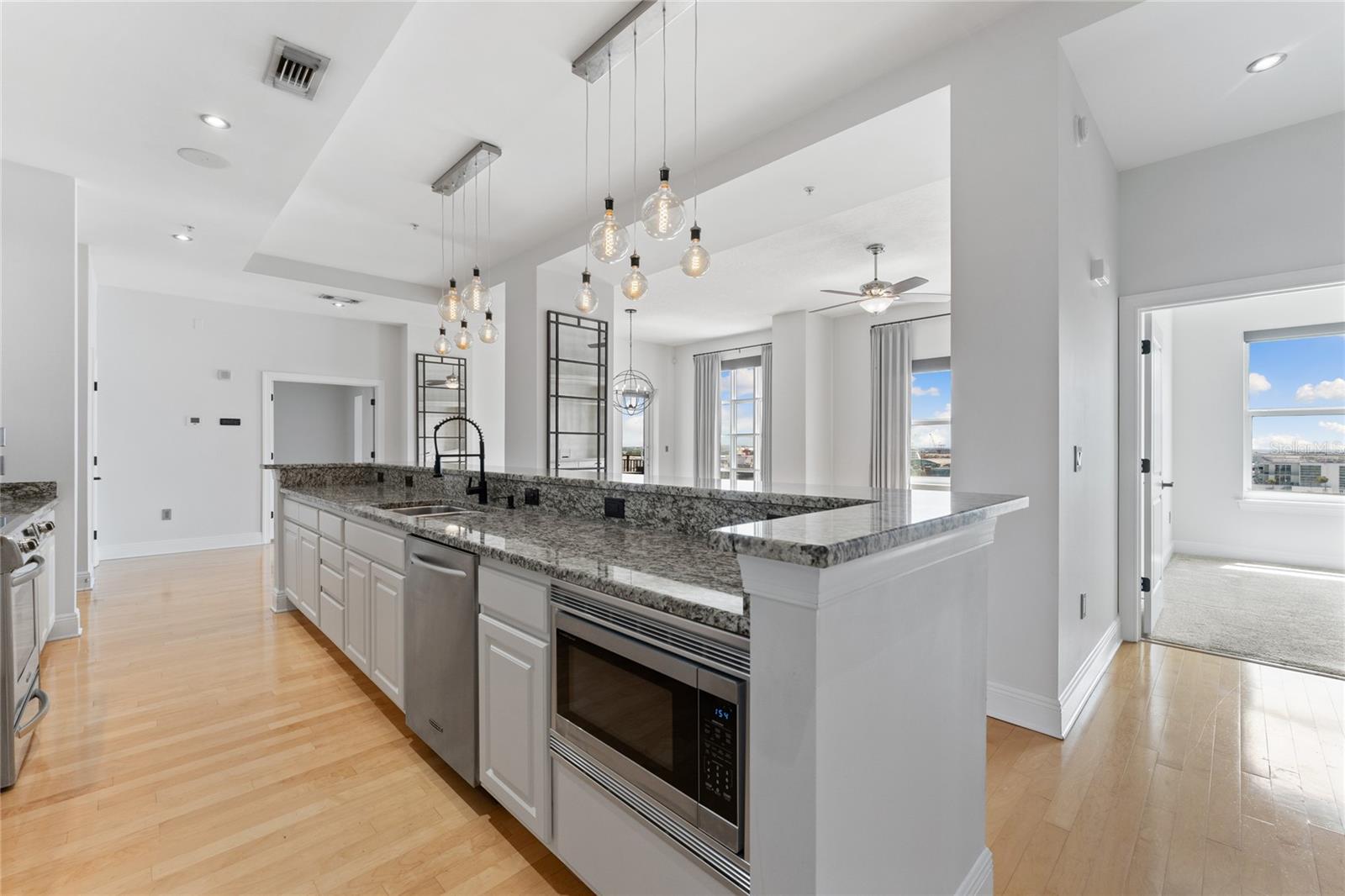 1238 E KENNEDY BLVD #1003