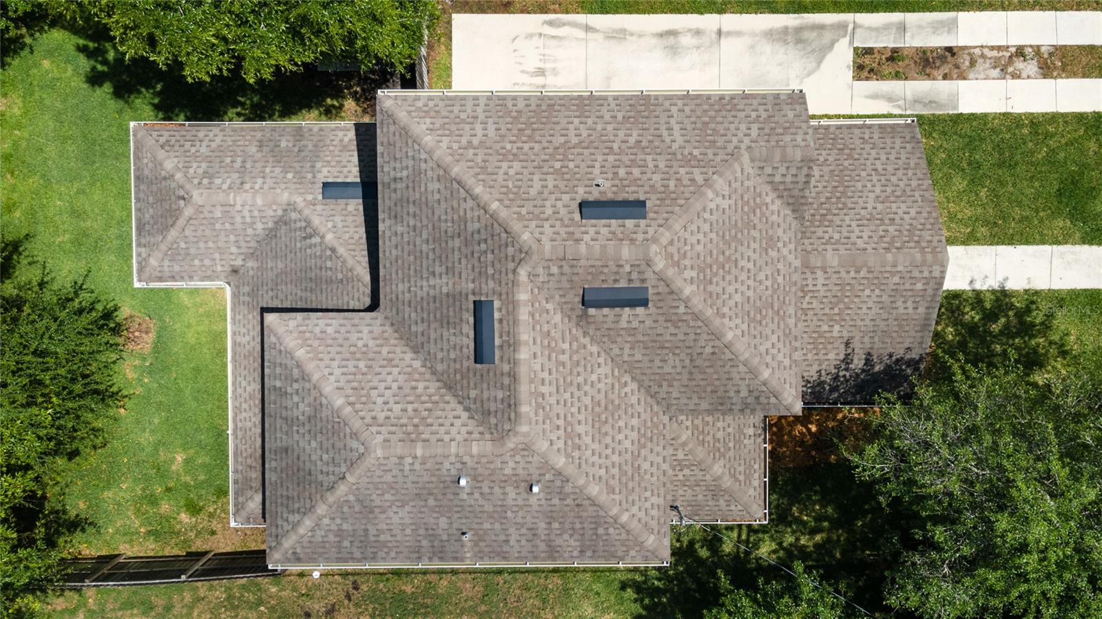 211 W HAMILTON AVE