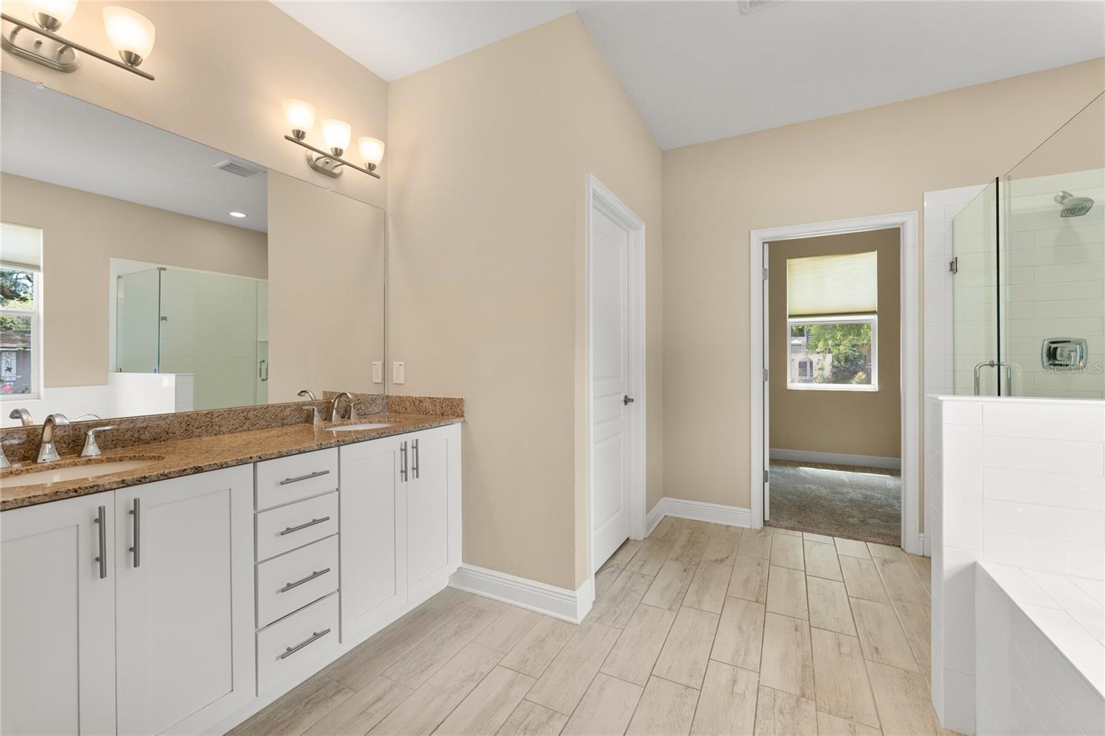 211 W HAMILTON AVE