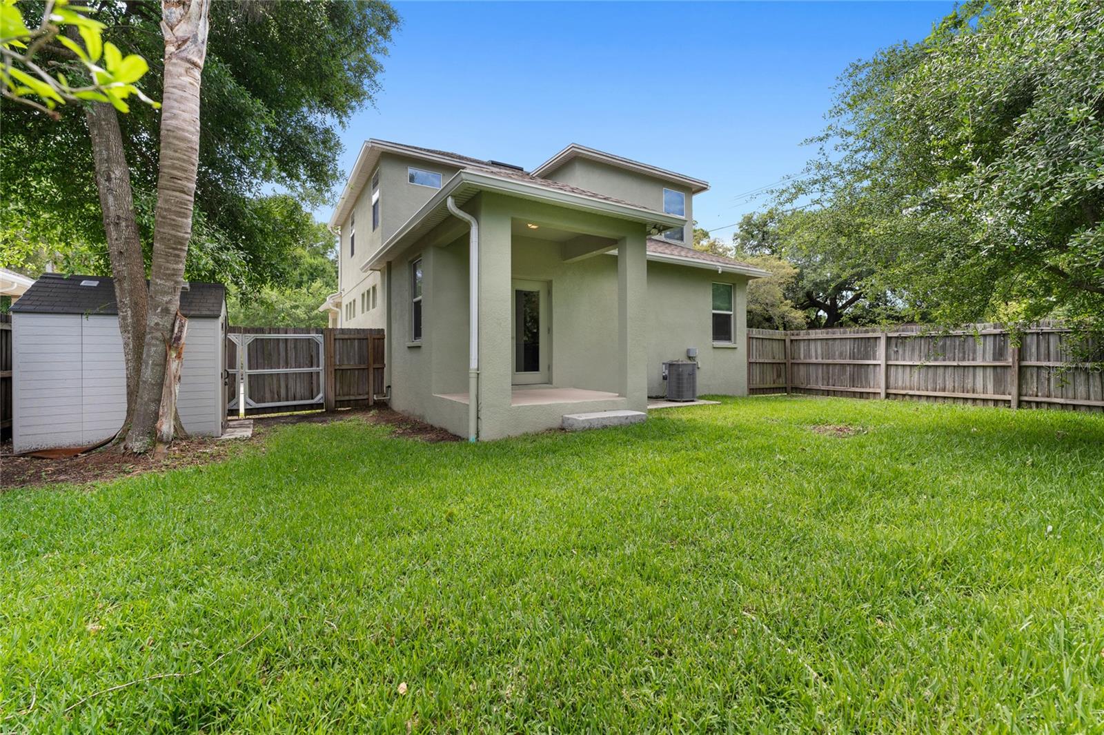 211 W HAMILTON AVE