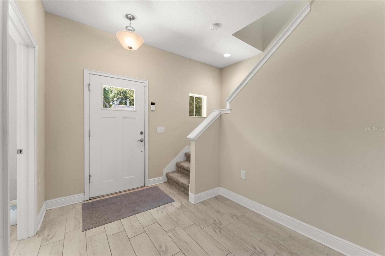211 W HAMILTON AVE