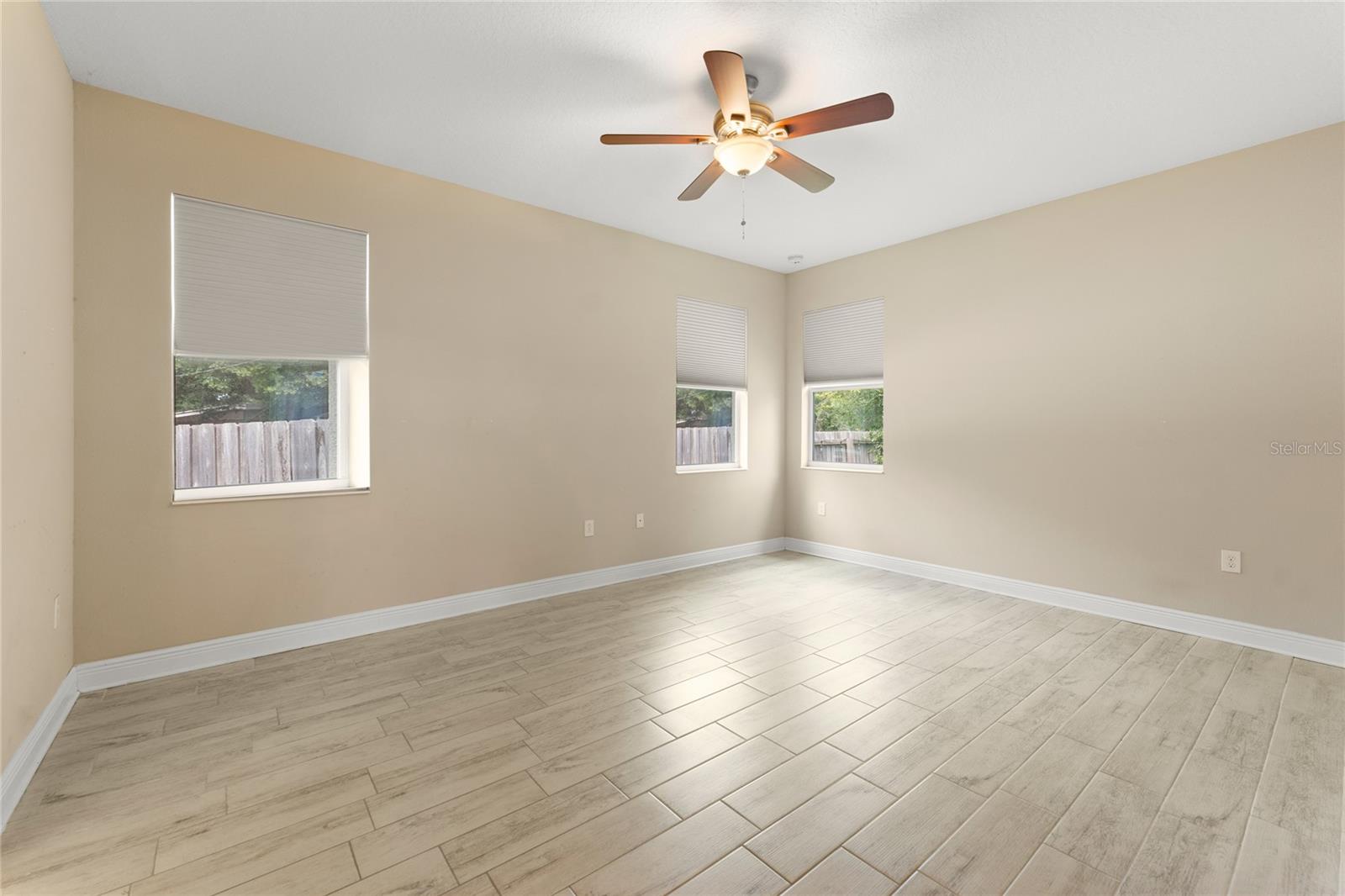 211 W HAMILTON AVE