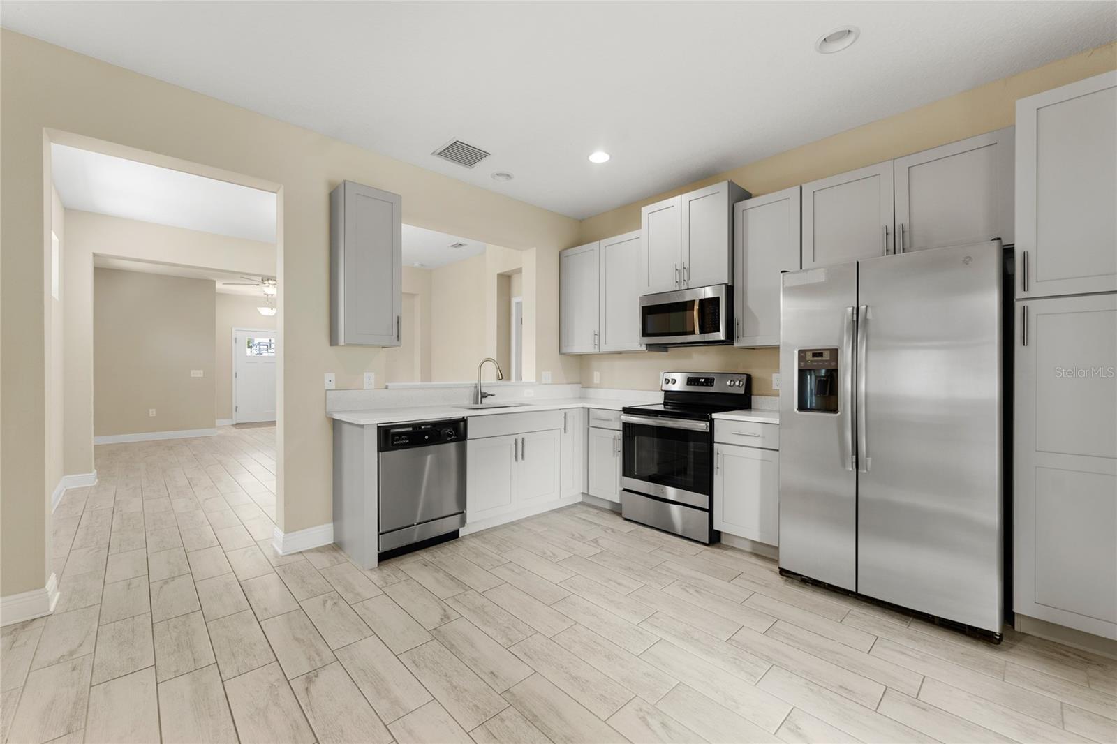 211 W HAMILTON AVE