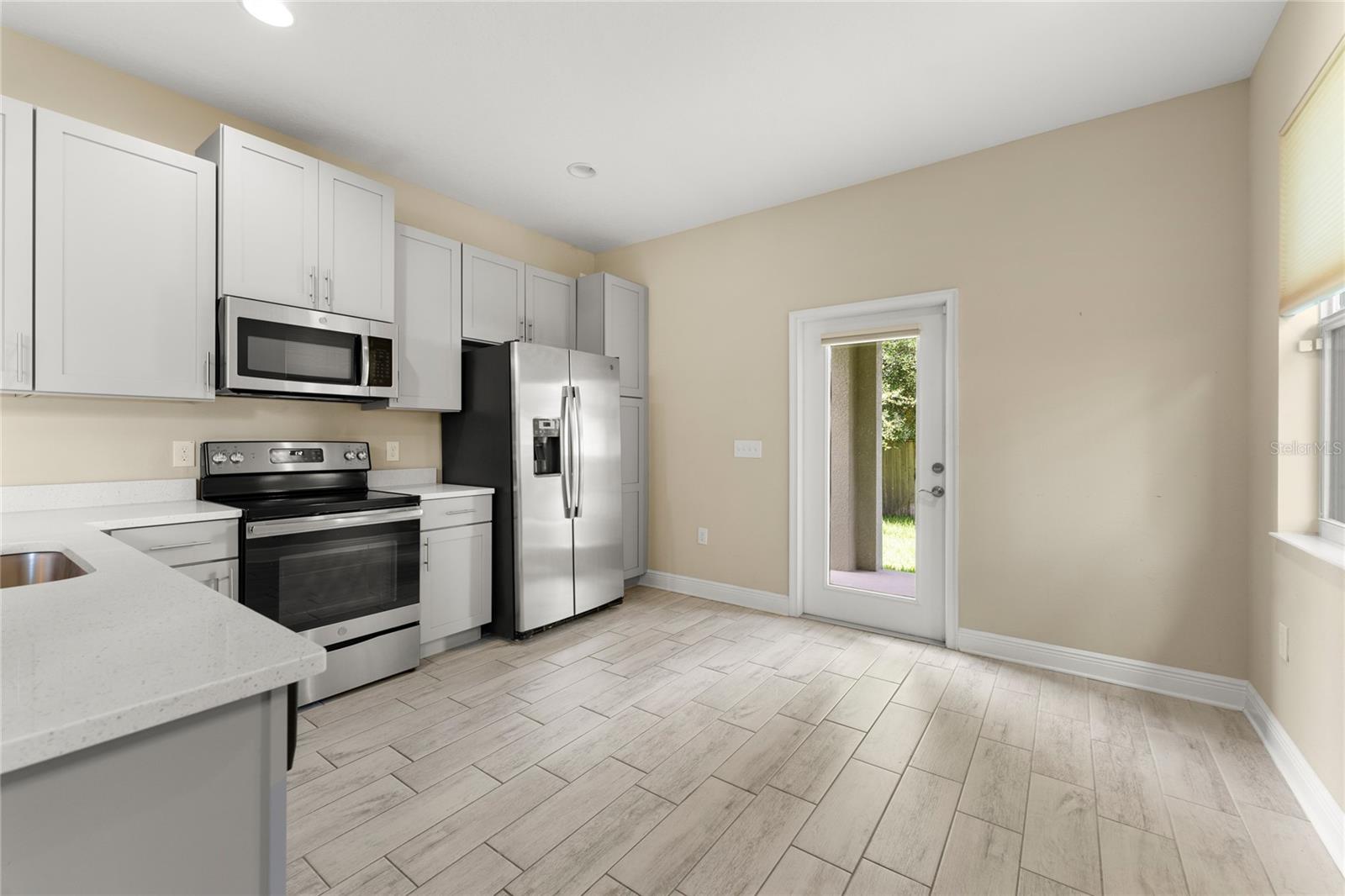 211 W HAMILTON AVE