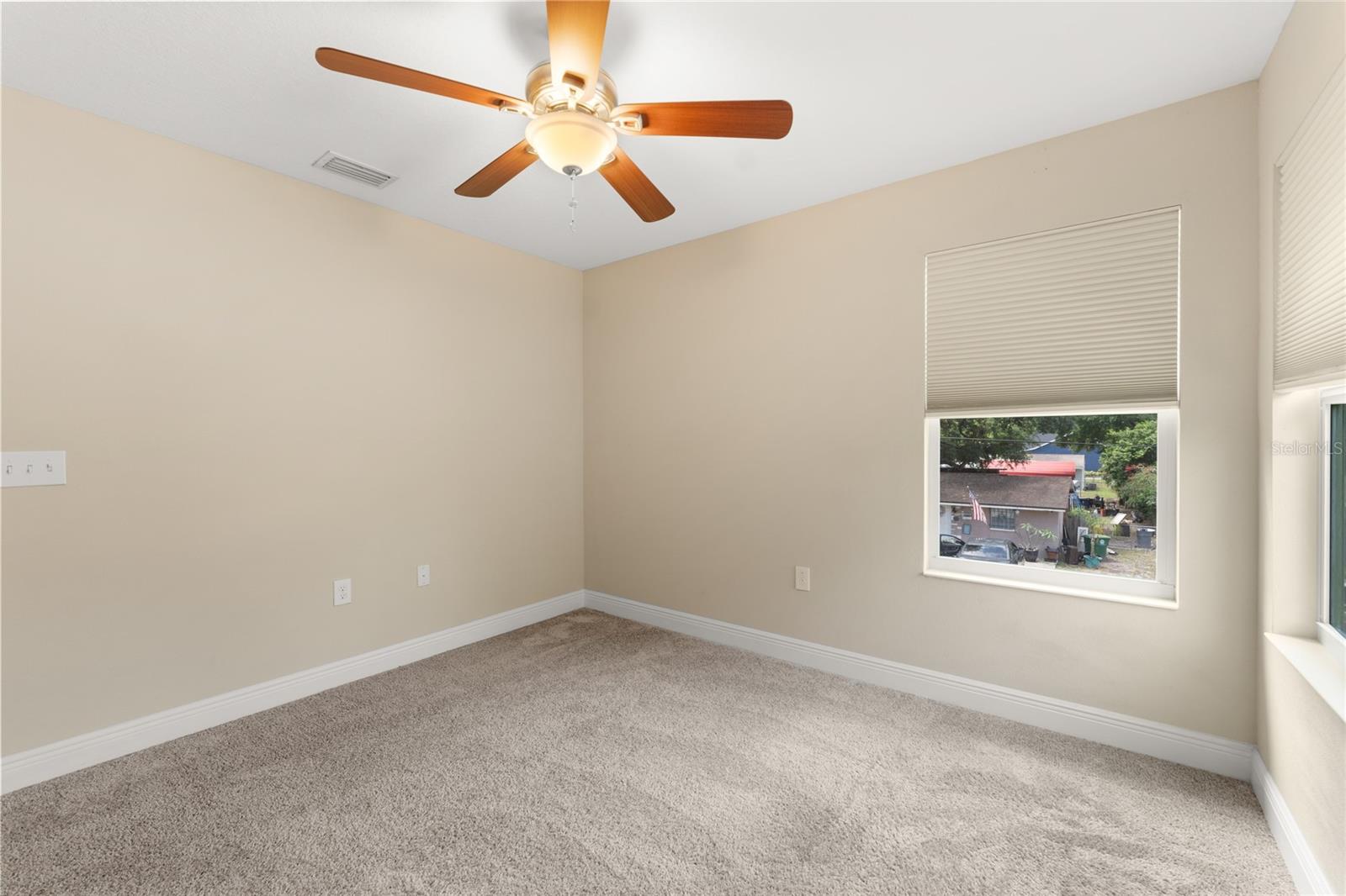211 W HAMILTON AVE