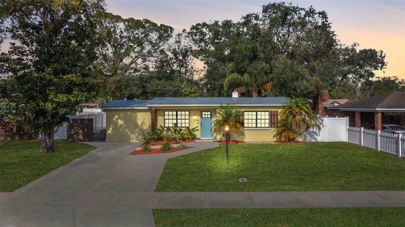 1715 W FERRIS AVE