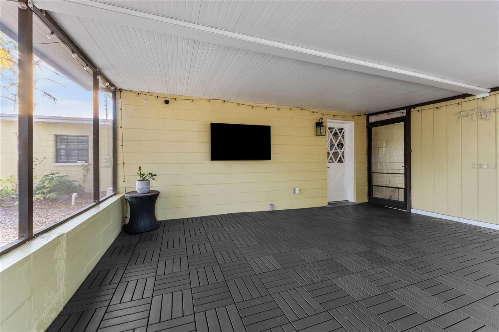 1715 W FERRIS AVE