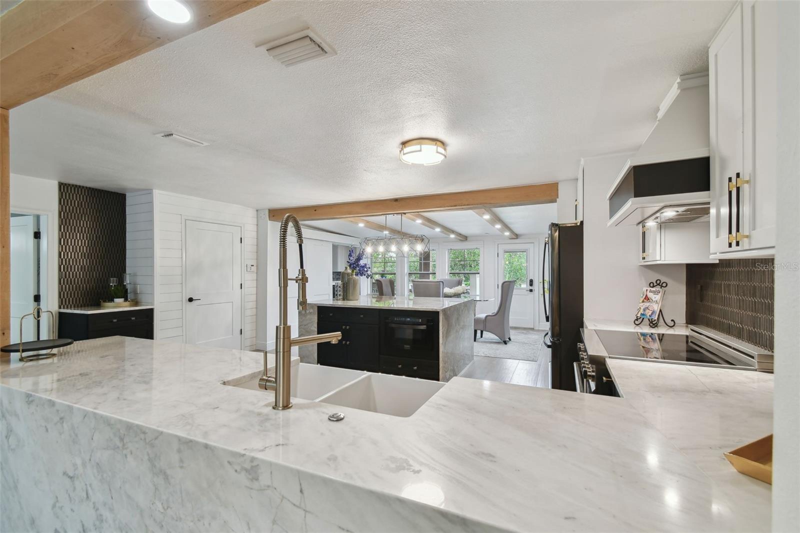 2115 S WEST SHORE BLVD