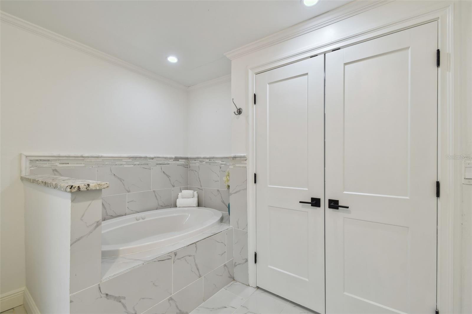 2115 S WEST SHORE BLVD