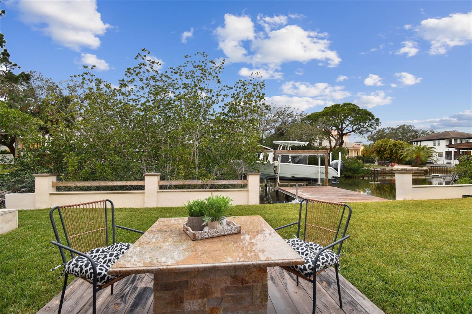 2115 S WEST SHORE BLVD