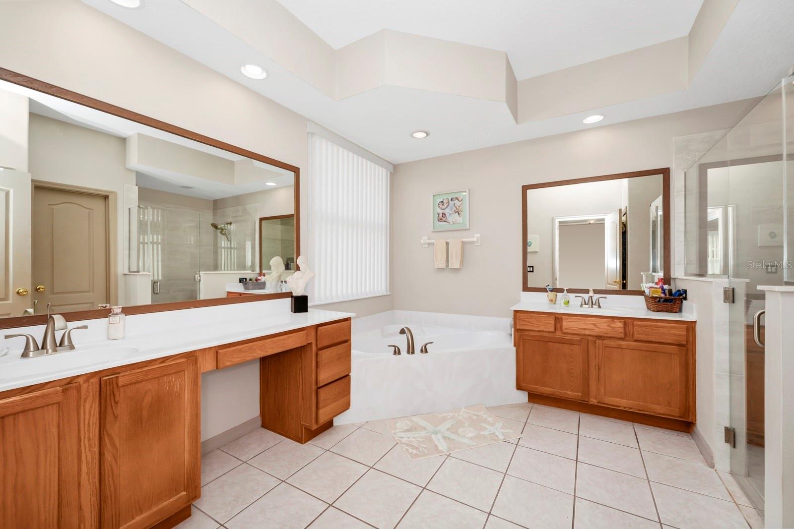18221 THORNHILL GRAND CIR
